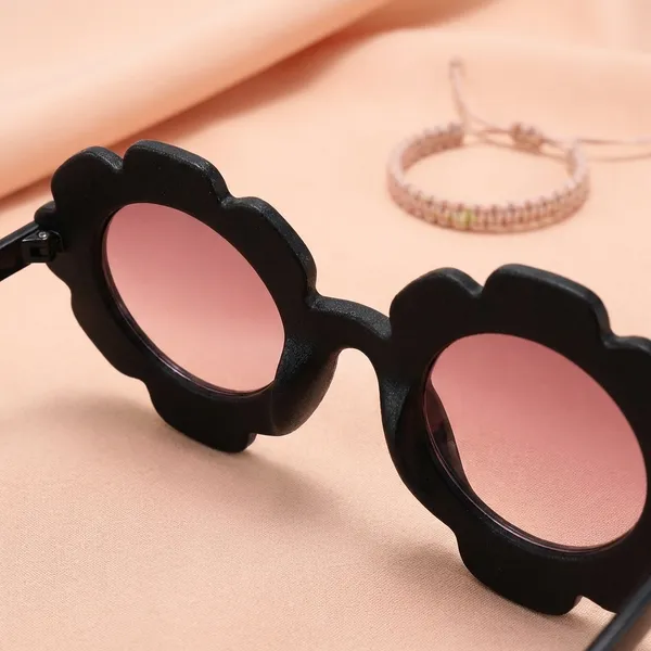 Black_Flower_Shaped_Kids_Sunglasses_With_Gradient_Lenses