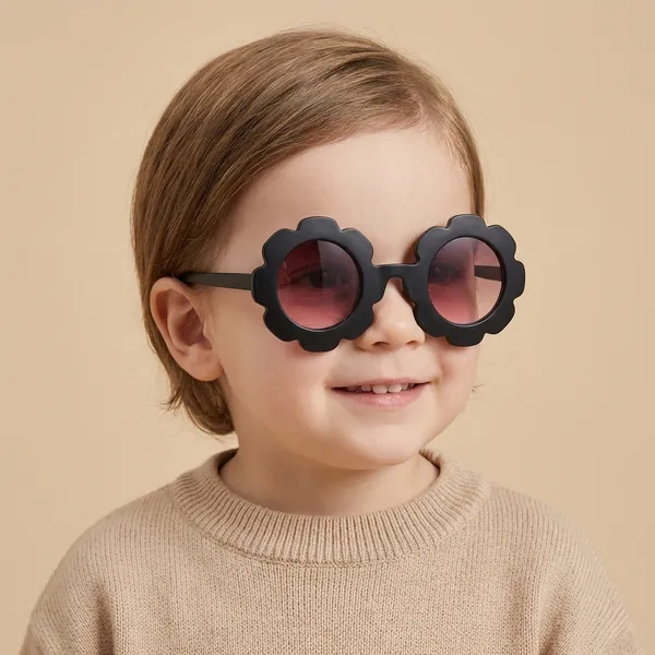 Black_Flower_Shaped_Kids_Sunglasses_With_Gradient_Lenses