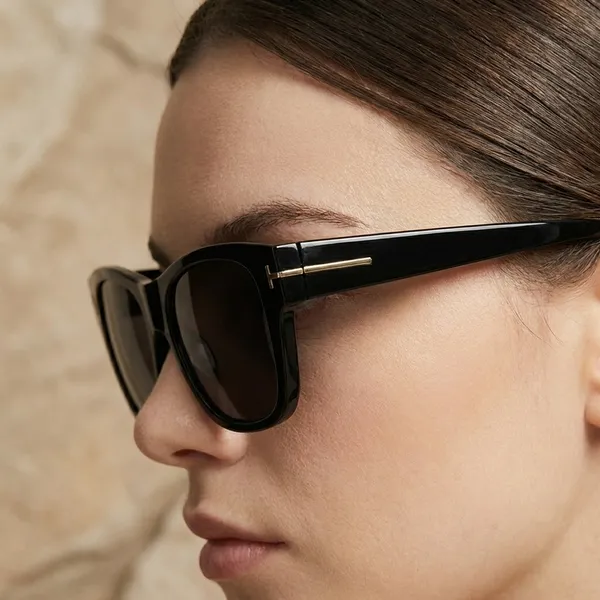Black_Classic_Wayfarer_Sunglasses_With_T_Bar_Accent