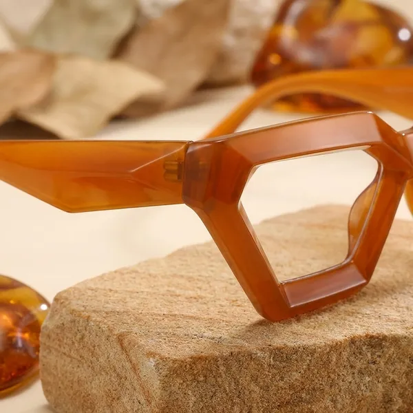 Brown_Geometric_Pentagon_Frame_Sunglasses