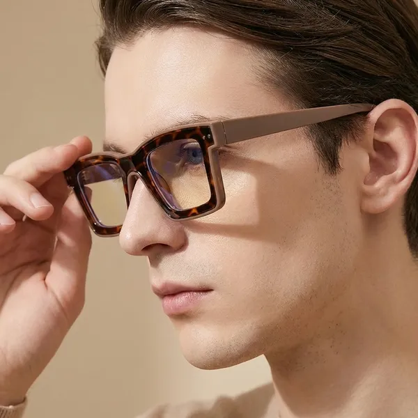 Brown_And_Beige_Retro_Square_Frame_Fashion_Eyeglasses_Tortoiseshell_Pattern_With_Temples
