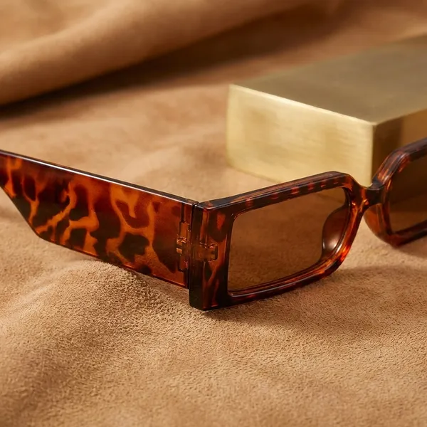 Brown_Trendy_Rectangular_Tortoiseshell_Sunglasses_With_Tinted_Lenses