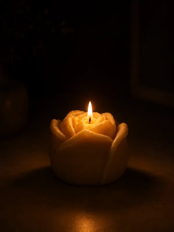 Rose_Scented_Decorative_Candle