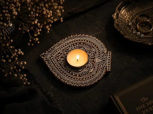 Jaipur_Candles_Wooden_Tealight_Candle_Holder_with_10_Unscented_Tealight_Candles