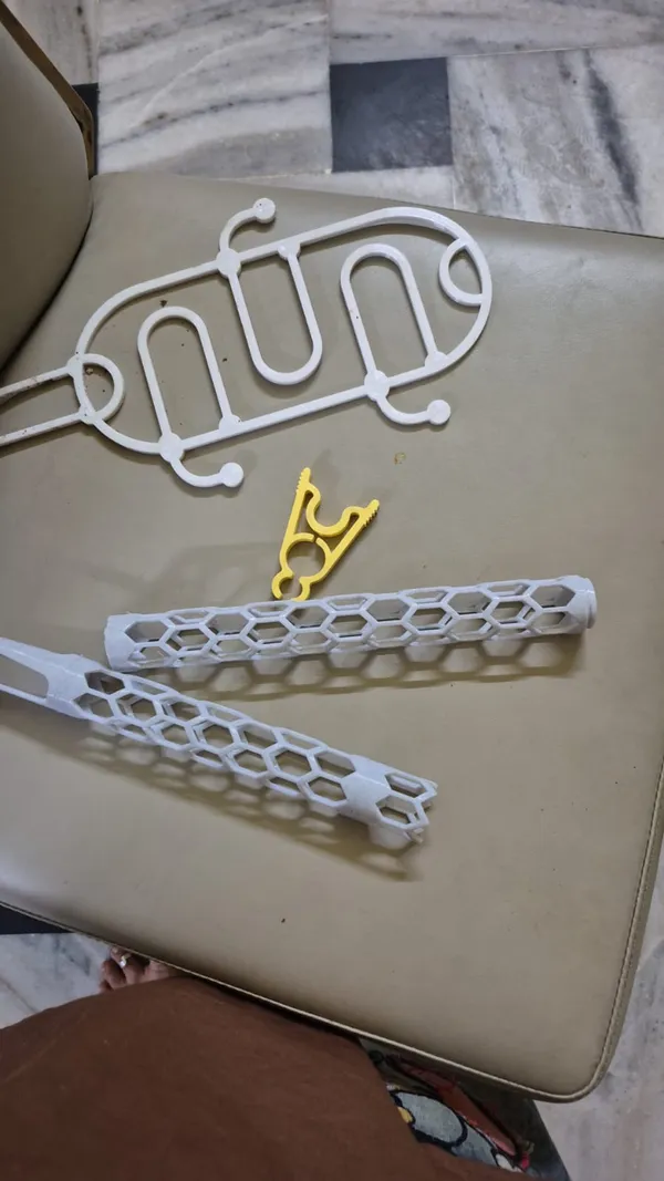 3D_Printed_2_Mosspole,_1_Clip_And_A_Supporter_-_White_And_Yellow_Educational_Assembly_Set_Of_2