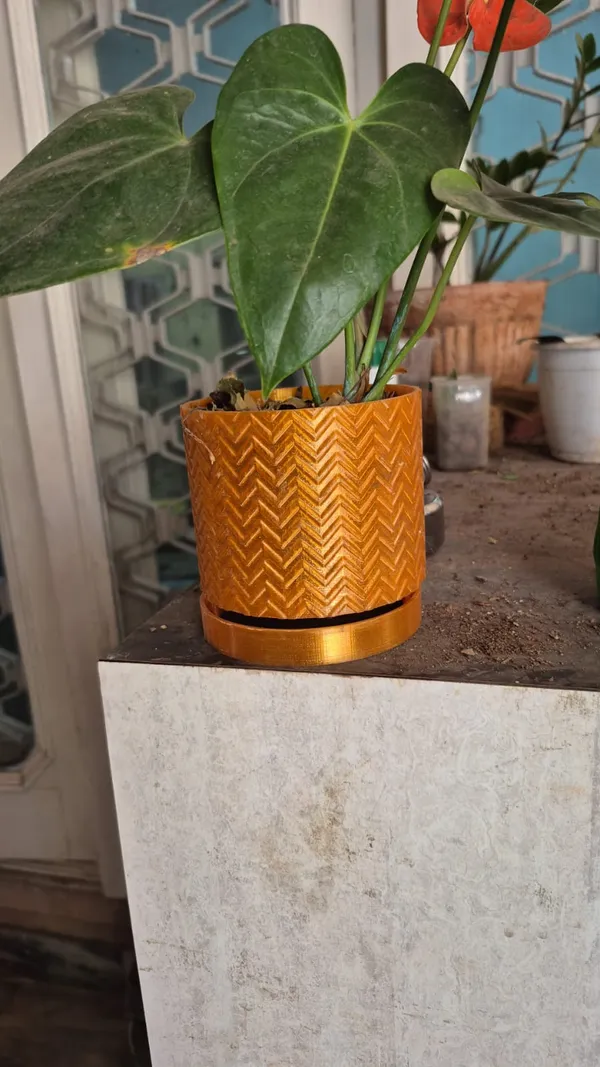 Golden_Chevron_Pattern_Planter_With_Drainage_Tray