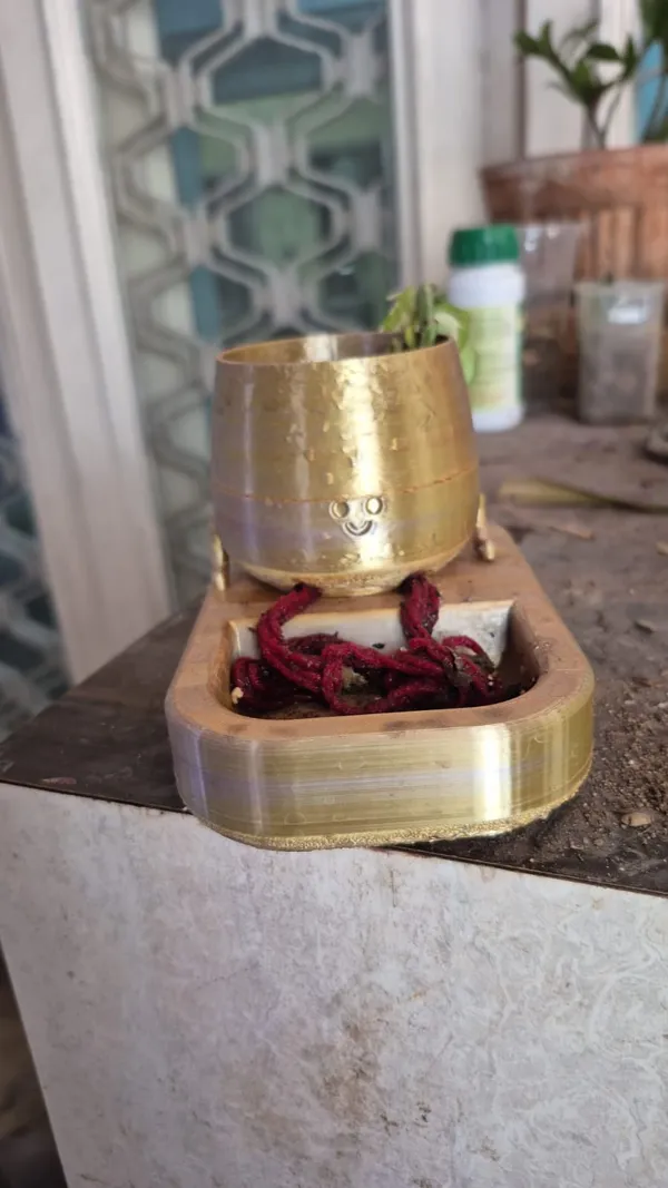 Decorative_Golden_Pot_Planter_With_Smiley_Face_Design