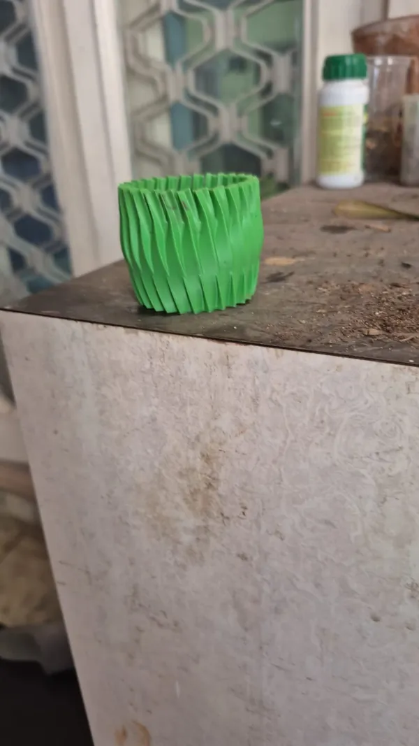 3D_Printed_Twisted_Modern_Planter_Pot_-_Green