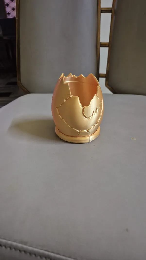 Decorative_Cracked_Eggshell_Planter