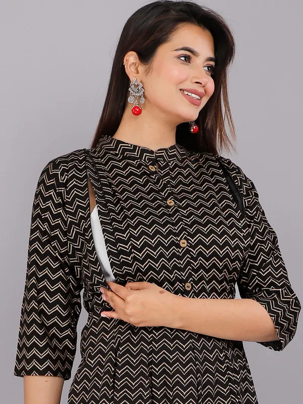 Women's_Black_&_Gold_Zig-Zag_Print_Cotton_Anarkali_Kurti_with_Mandarin_Collar