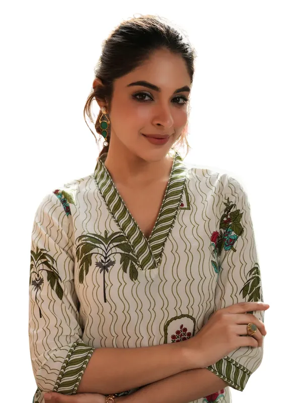 Cream_Base_With_Red_Floral_&_Green_Top_For_Women