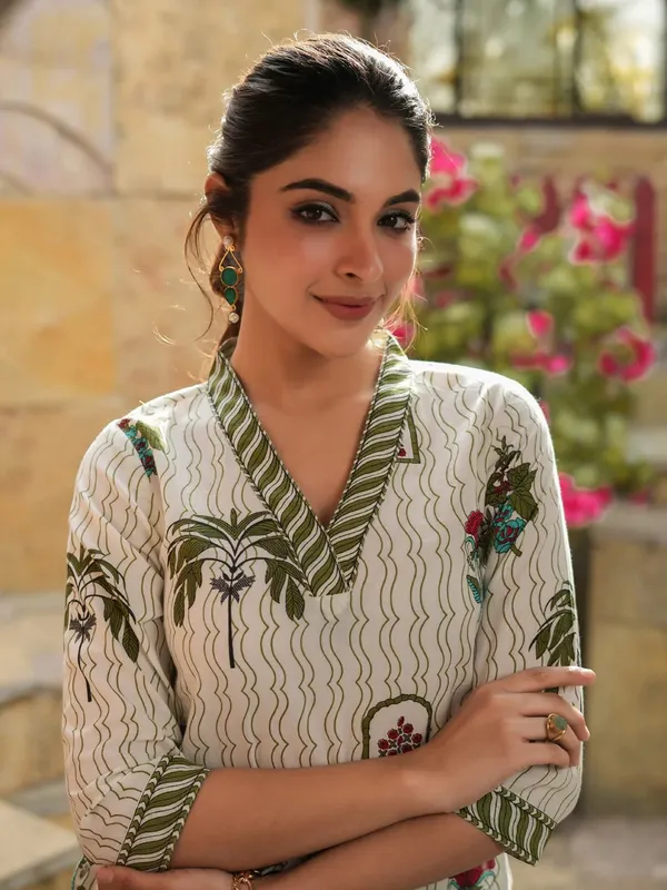 Cream_Base_With_Red_Floral_&_Green_Top_For_Women