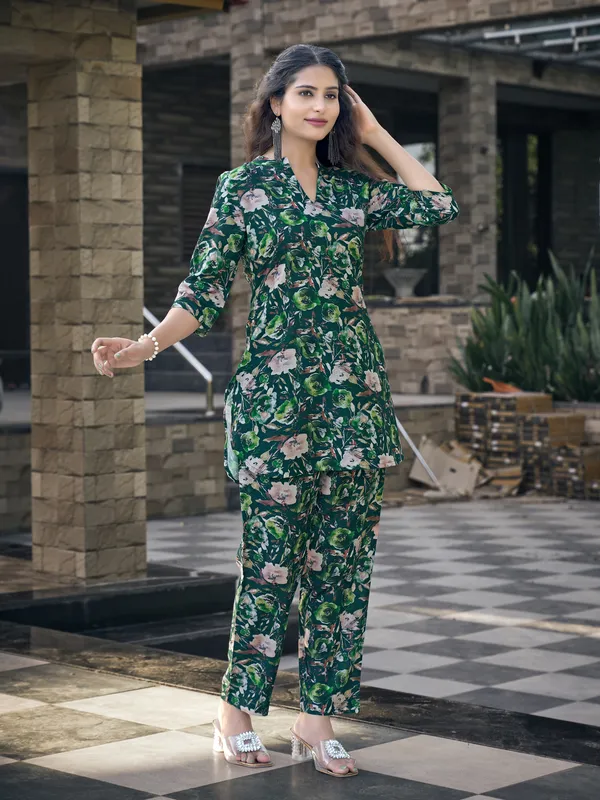 Forrest_Green_&_Off-white_Cotton_Rayon_Blend_Co-ord_Set_For_Women