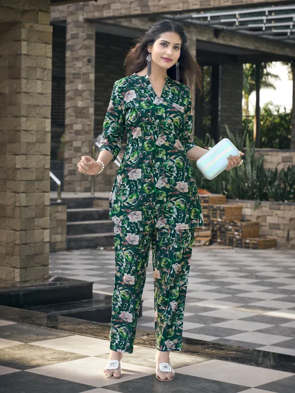 Forrest_Green_&_Off-white_Cotton_Rayon_Blend_Co-ord_Set_For_Women