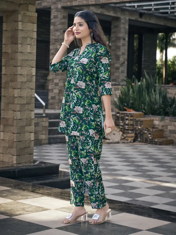 Forrest_Green_&_Off-white_Cotton_Rayon_Blend_Co-ord_Set_For_Women