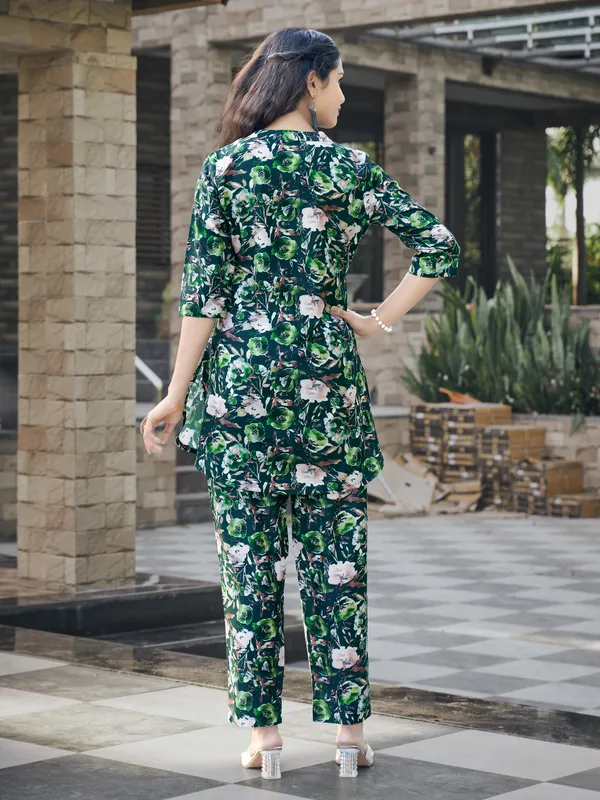 Forrest_Green_&_Off-white_Cotton_Rayon_Blend_Co-ord_Set_For_Women