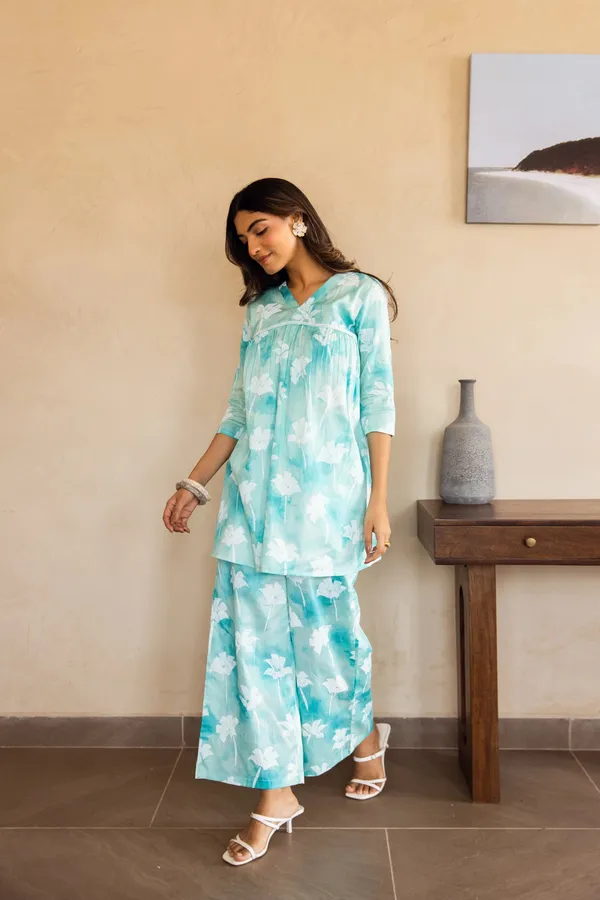 SKY_BLUE_&_WHITE_TIE-DYE_RAYON_COTTON_BLEND_COORD_SET_FOR_WOMEN