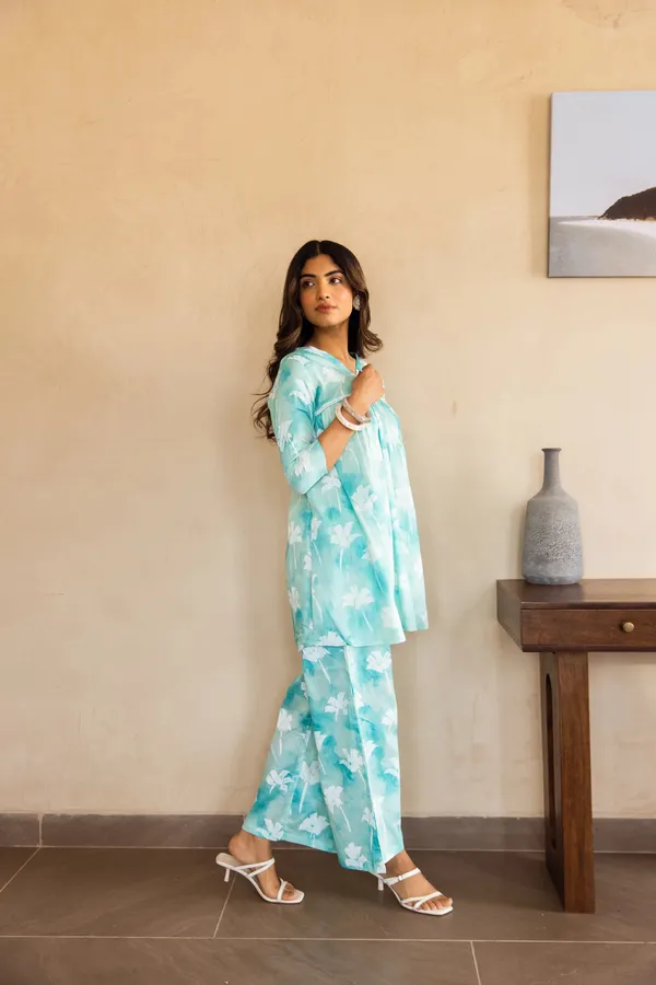 SKY_BLUE_&_WHITE_TIE-DYE_RAYON_COTTON_BLEND_COORD_SET_FOR_WOMEN