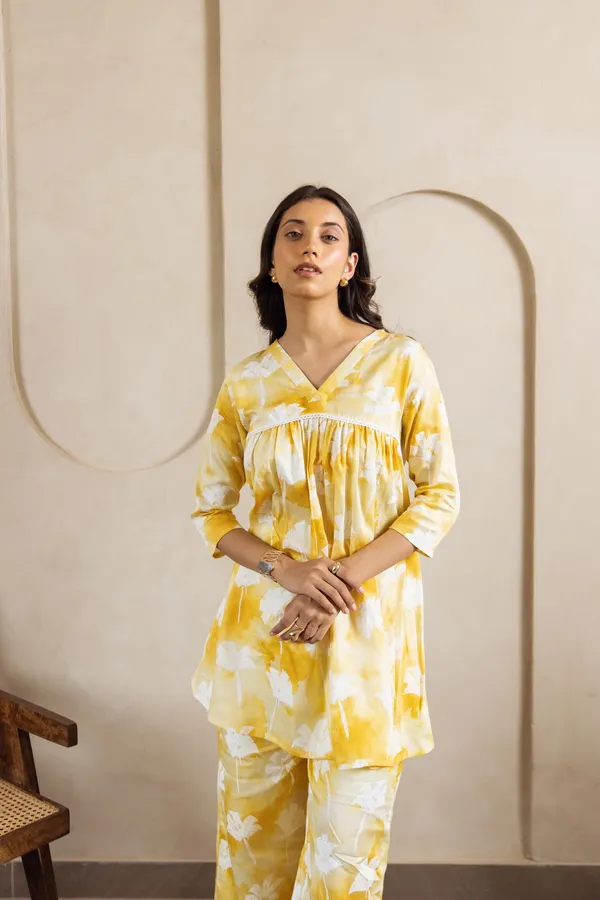 White_&_Yellow_Tie-Die_Rayon_Cotton_Blend_Co-ord_Set_For_Women