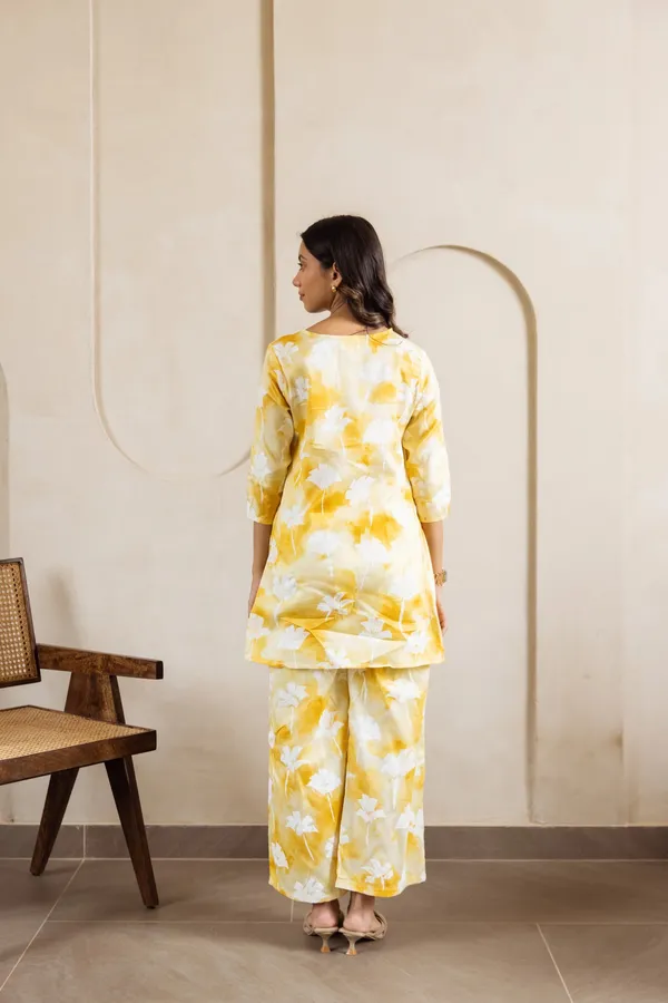 White_&_Yellow_Tie-Die_Rayon_Cotton_Blend_Co-ord_Set_For_Women