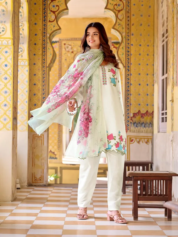 Off_White_Roman_Fabric_Kurta_Set_For_Women