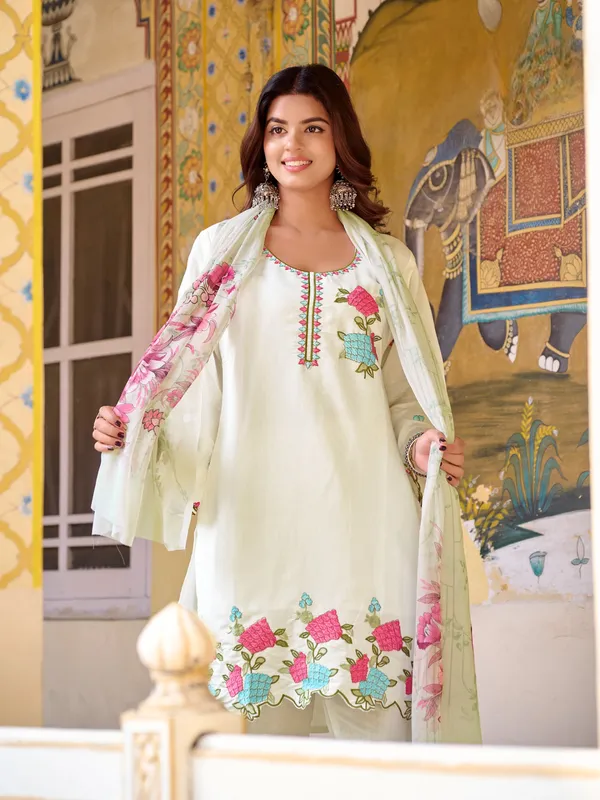 Off_White_Roman_Fabric_Kurta_Set_For_Women