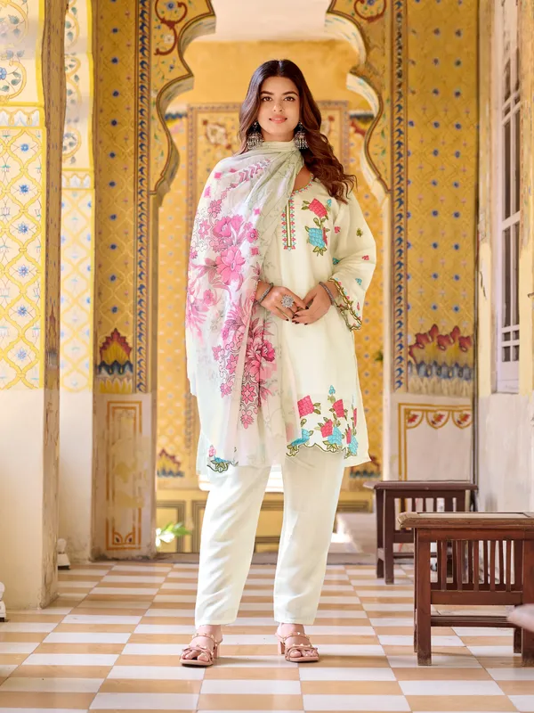 Off_White_Roman_Fabric_Kurta_Set_For_Women