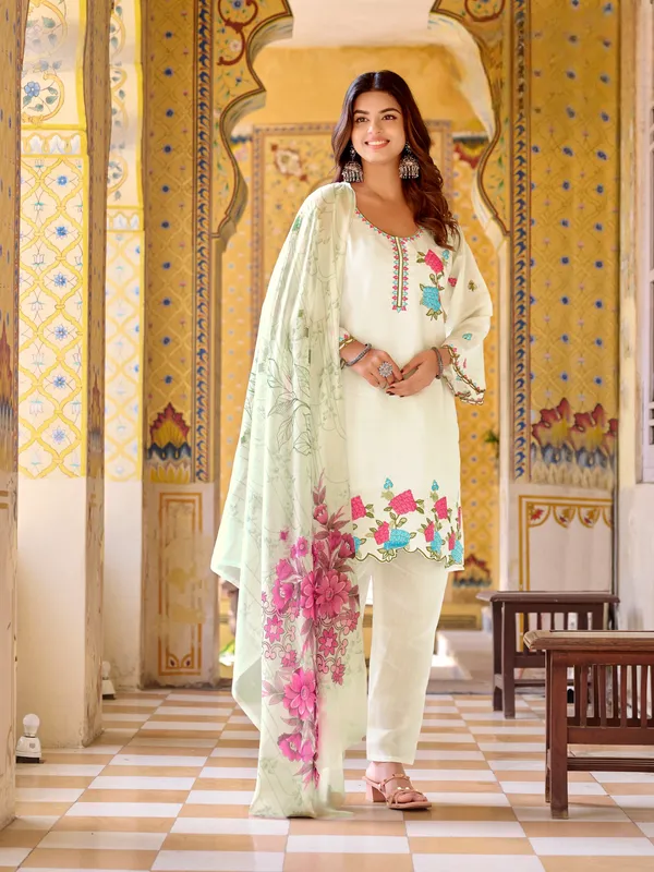 Off_White_Roman_Fabric_Kurta_Set_For_Women
