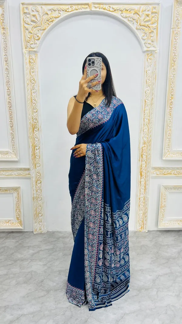 Royal_Blue_Saree_With_Intricate_Border_Work
