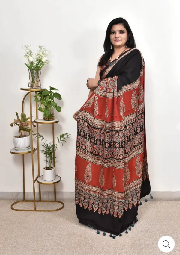 Black_Saree_With_Red_Printed_Border_And_Tassel_Details