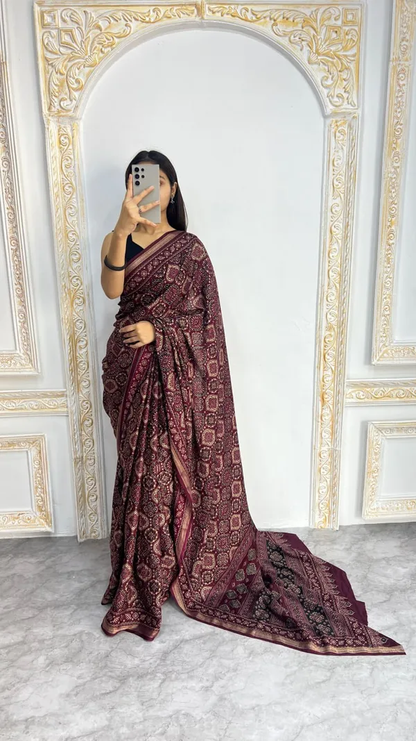 Maroon_Bandhani_Print_Saree_With_Black_Blouse