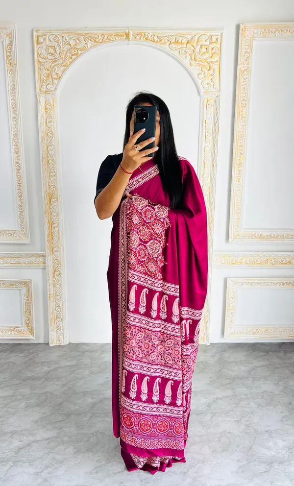 Traditional_Maroon_Saree_With_Intricate_Silver_Paisley_And_Mandala_Print