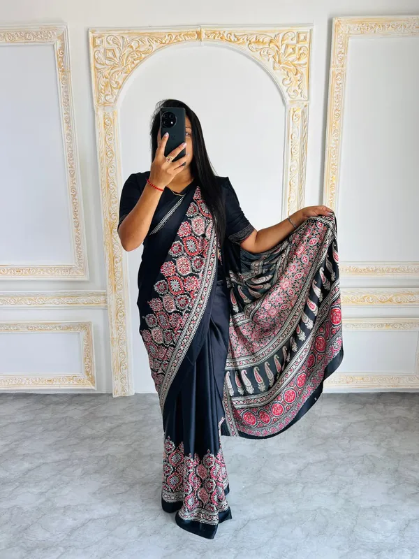 Elegant_Black_Saree_With_Pink_Floral_Embroidered_Border