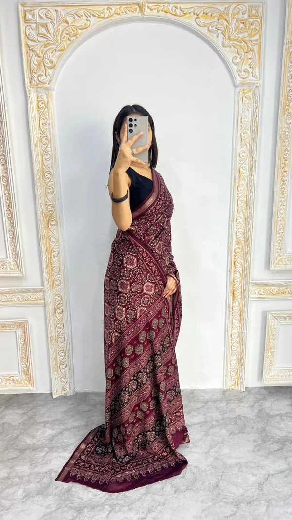 Maroon_Bandhani_Print_Saree_With_Black_Blouse