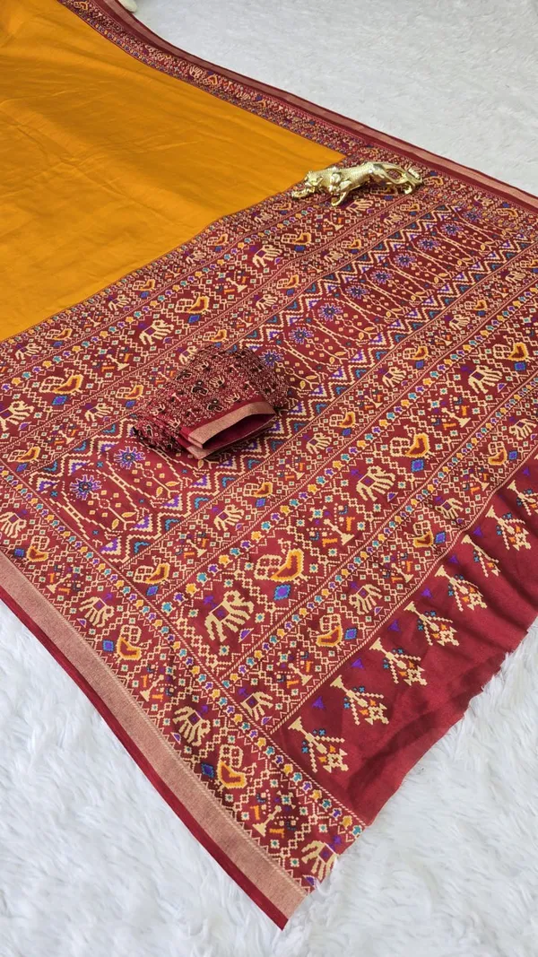 Mustard_Yellow_Saree_With_Maroon_Bandhani_Border_And_Pallu