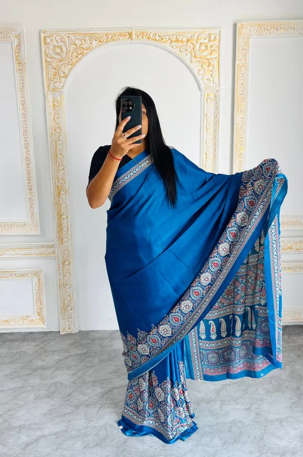 Blue_Saree_With_Intricate_Madhubani_Border