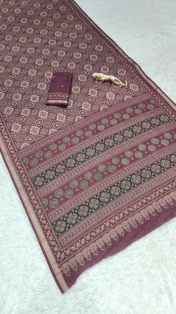 Maroon_Bandhani_Print_Saree_With_Black_Blouse
