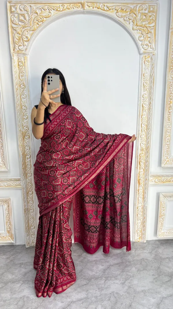 Maroon_Bandhani_Print_Saree_With_Black_Blouse