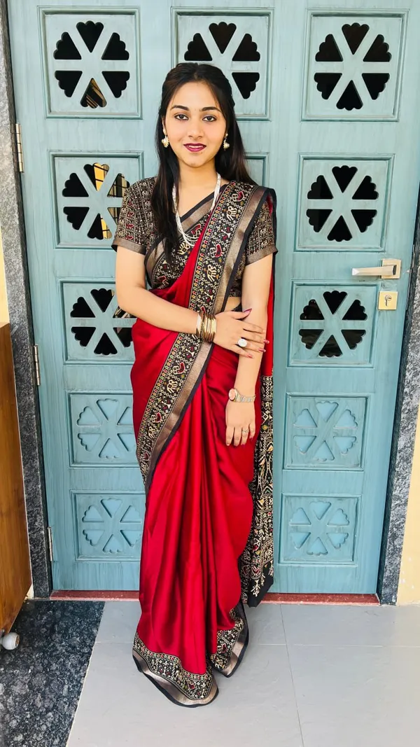 Mustard_Yellow_Saree_With_Maroon_Bandhani_Border_And_Pallu