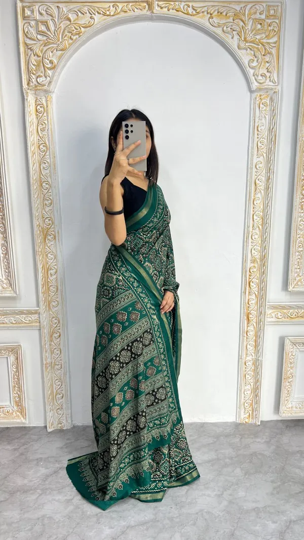 Green_Saree_With_Silver_Zari_Work