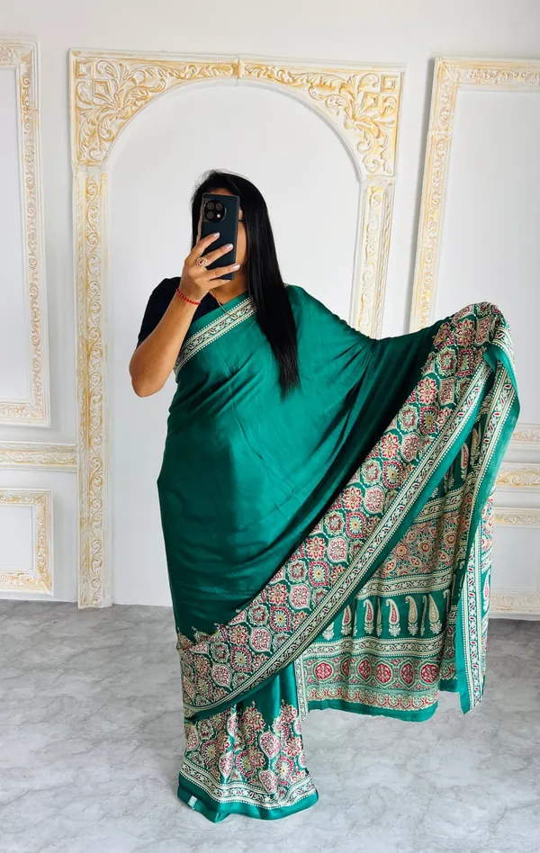 Elegant_Teal_Green_Saree_With_Intricate_Border_Embroidery