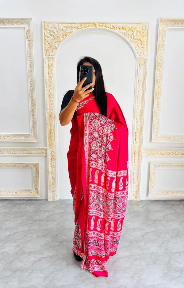 Red_Saree_With_Traditional_Block_Print_Design