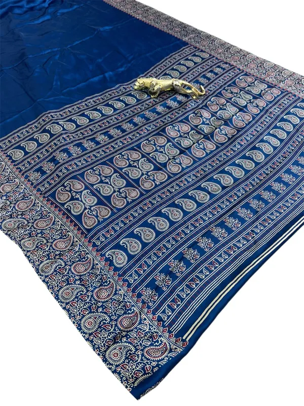 Royal_Blue_Saree_With_Intricate_Border_Work