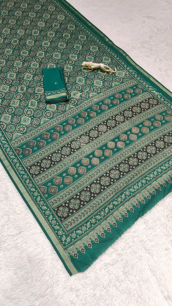Green_Saree_With_Silver_Zari_Work