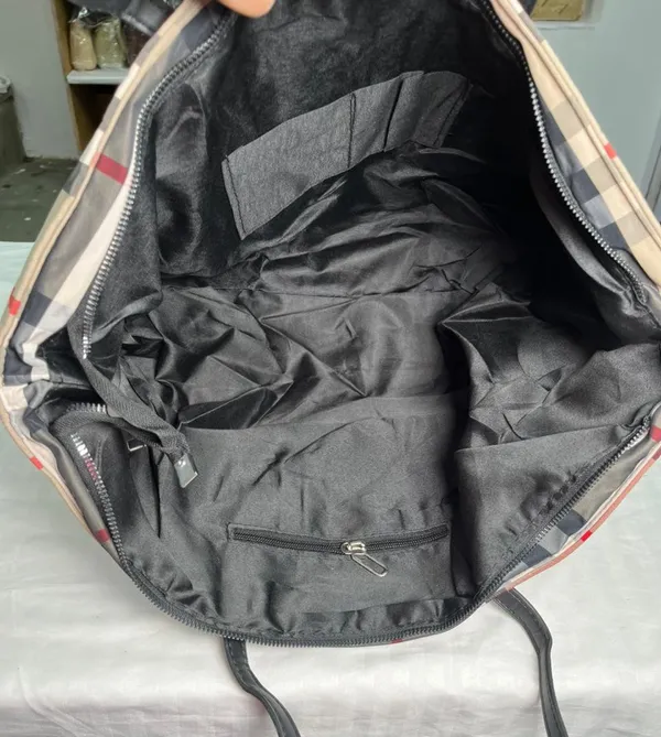 Women’s_Large_Check_Printed_Tote_Bag_|_Spacious_Travel_Shopping_Tote_with_Zipper_Closure_|_Lightweight_Multipurpose_Shoulder_Bag_for_Office,_College,_Gym_&_Daily_Use