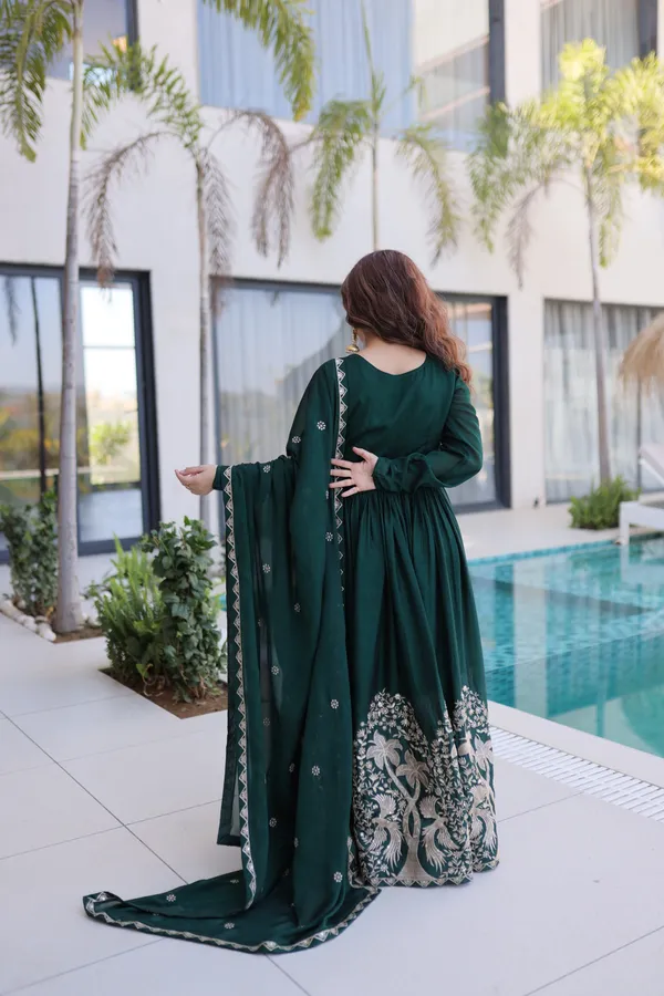 Green_Silk_Blend_Premium_And_Fancy_Design_Anarkali_Suit_For_Women