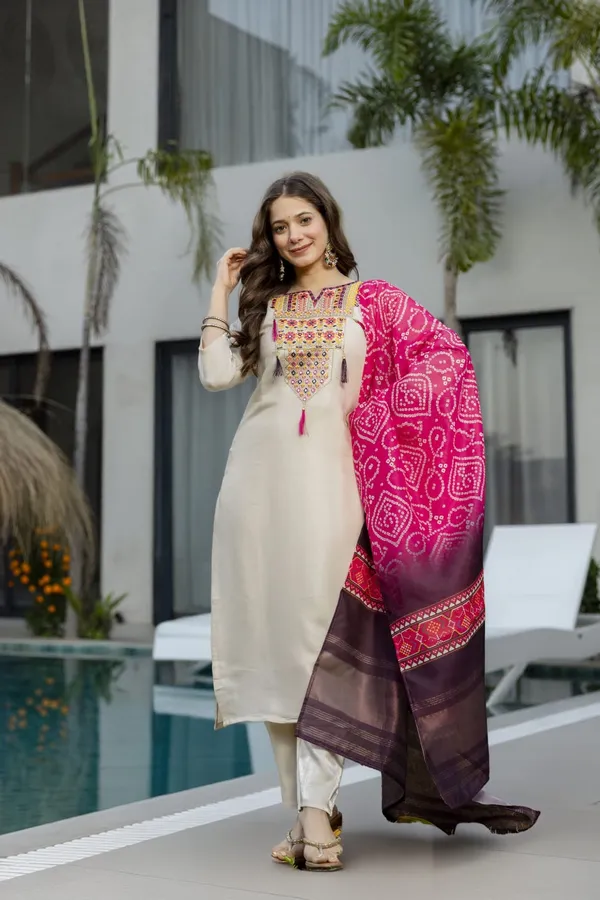 Maanira_Festive_Wear_Embroider_Kurti