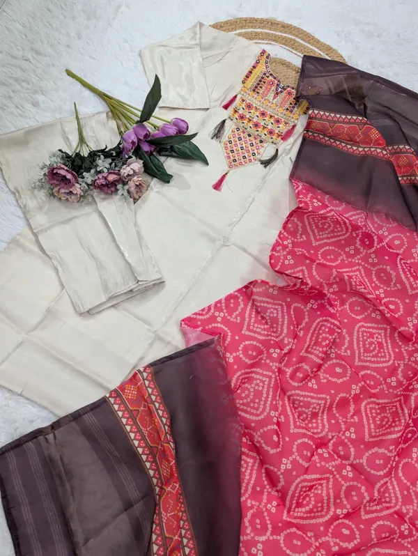 Maanira_Festive_Wear_Embroider_Kurti