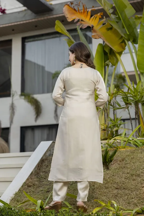Maanira_Festive_Wear_Embroider_Kurti