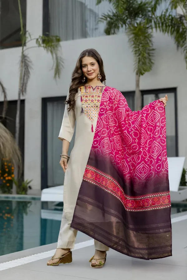 Maanira_Festive_Wear_Embroider_Kurti